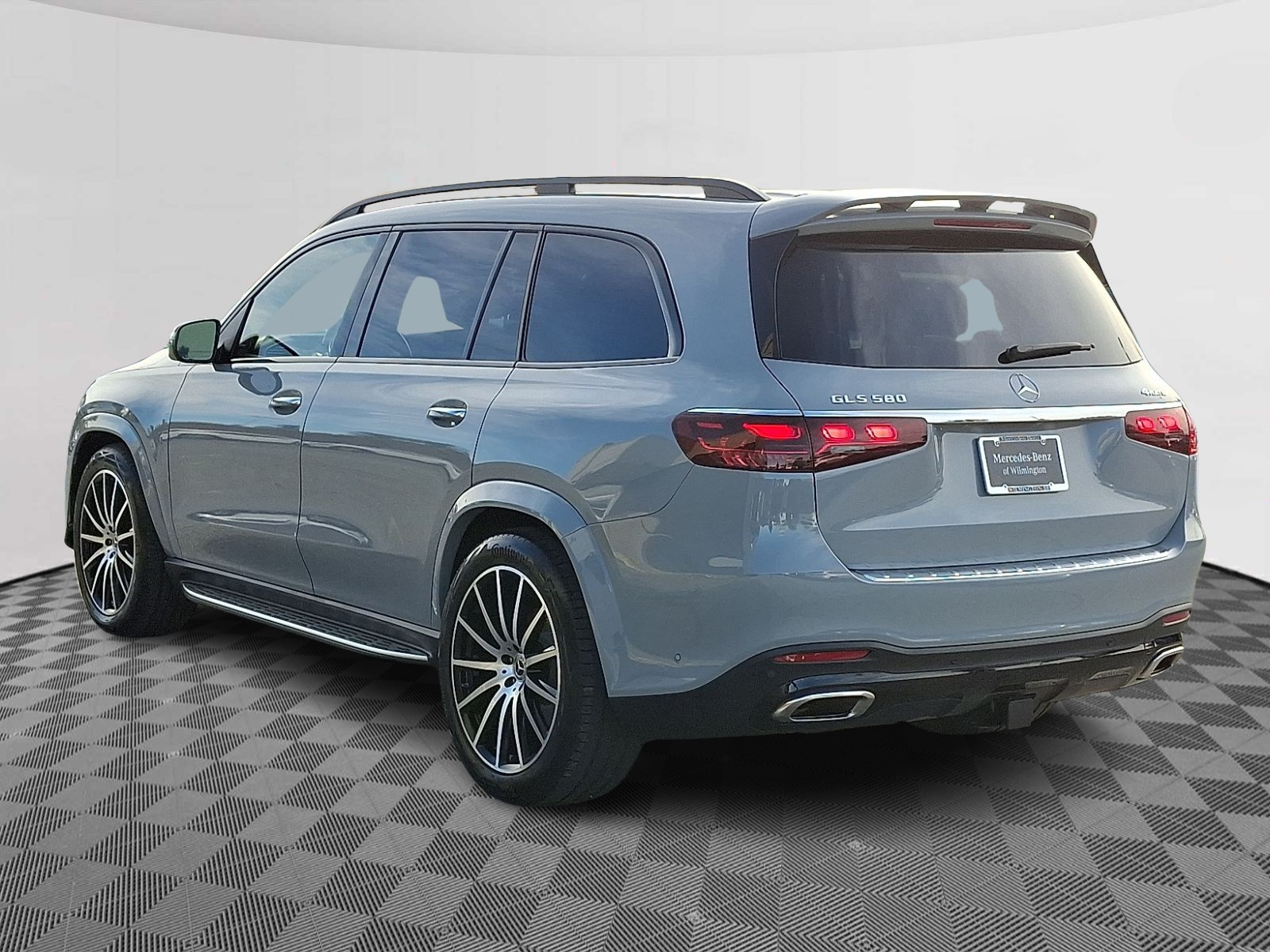 2025 Mercedes Benz GLS 580 4MATIC photo 4