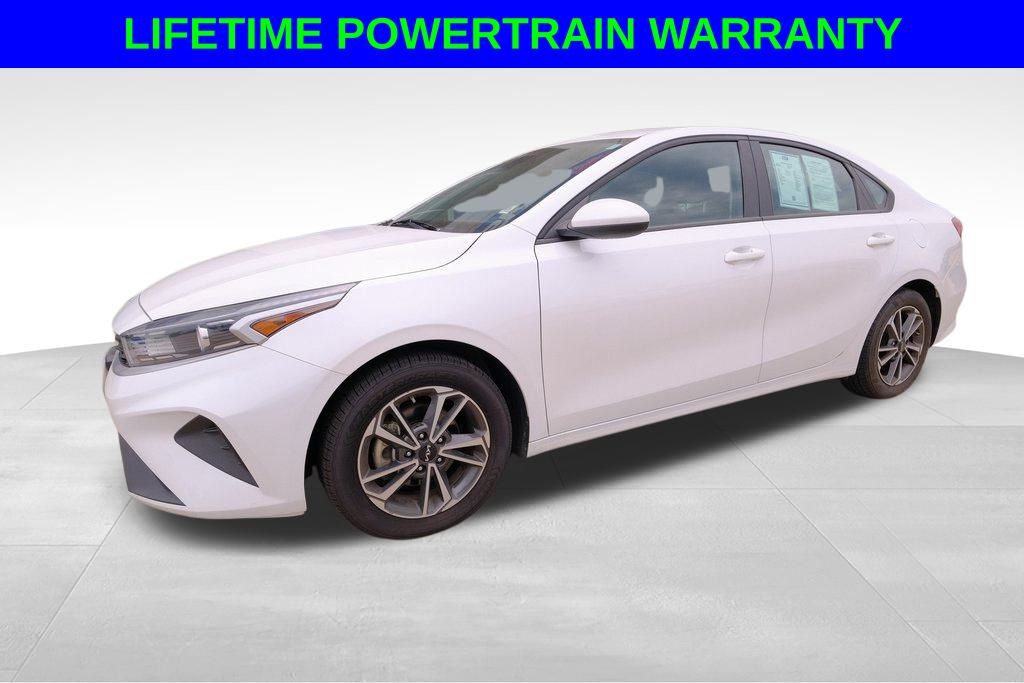 2023 Kia Forte LXS photo 2