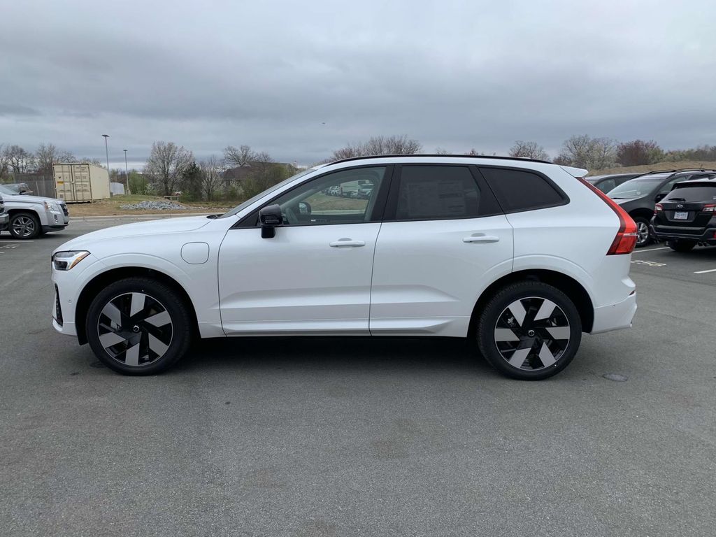 2025 Volvo XC60 T8 Plus photo 7
