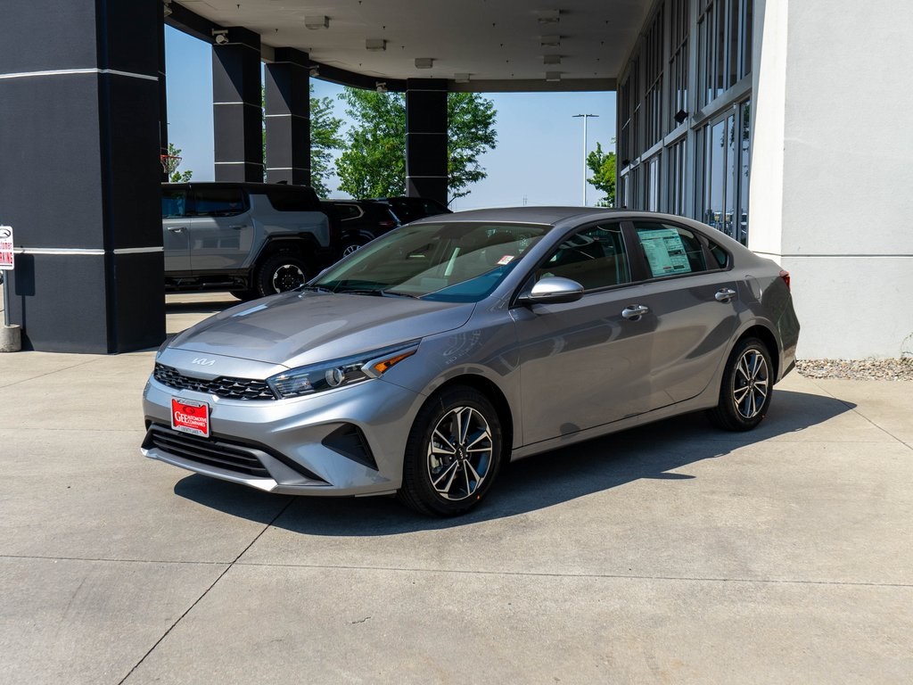 2024 Kia Forte LXS photo 3