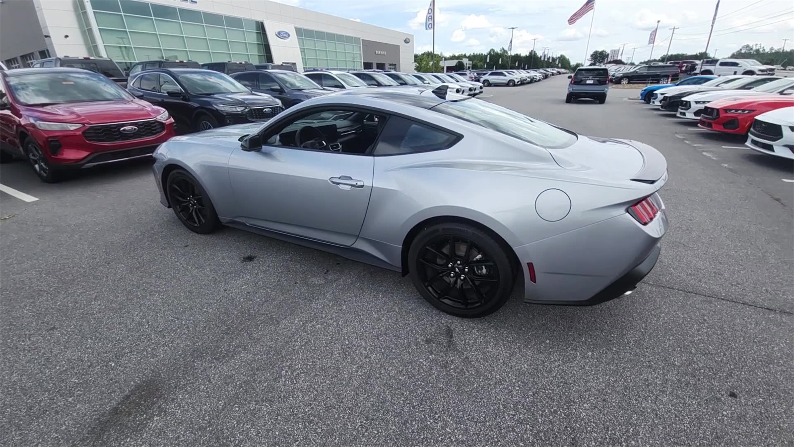 2025 Ford Mustang EcoBoost Premium photo 3