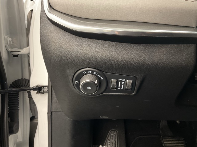 Used 2024 White Jeep Limited image 14