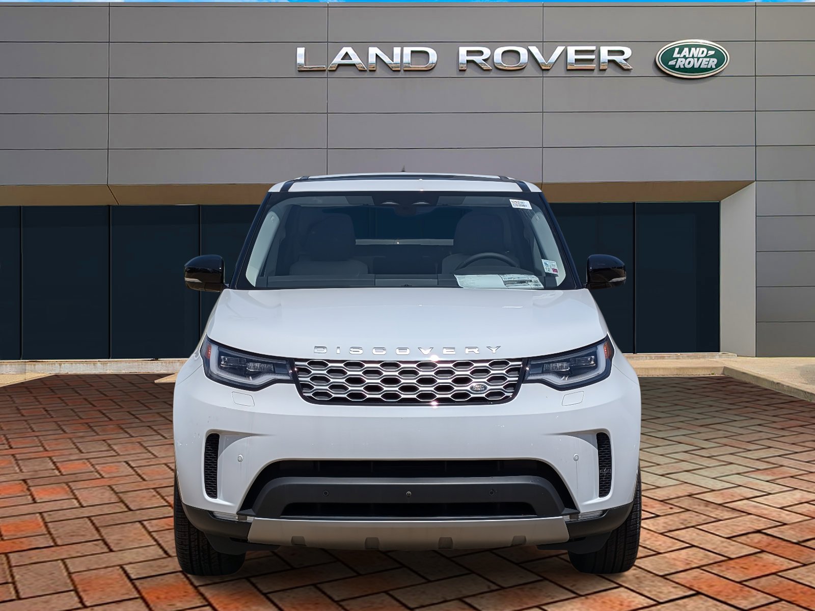 2025 Land Rover Discovery S photo 3