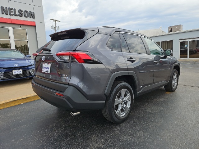 2022 Toyota RAV4 Hybrid XLE photo 9