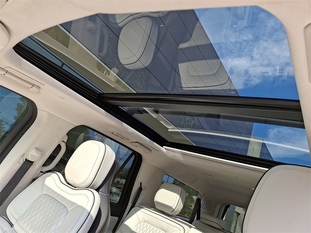 2023 Lincoln Navigator L photo 14