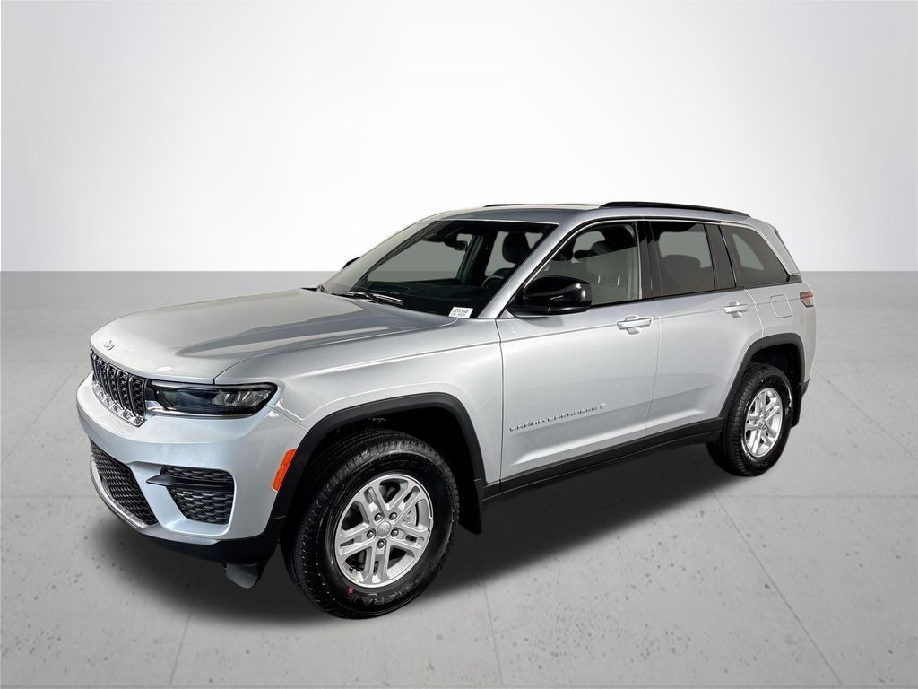 2025 Jeep Grand Cherokee Laredo photo 2