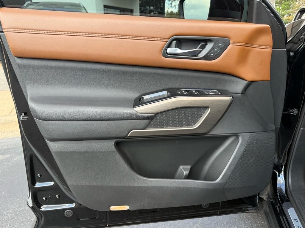 2022 Nissan Pathfinder Platinum photo 4