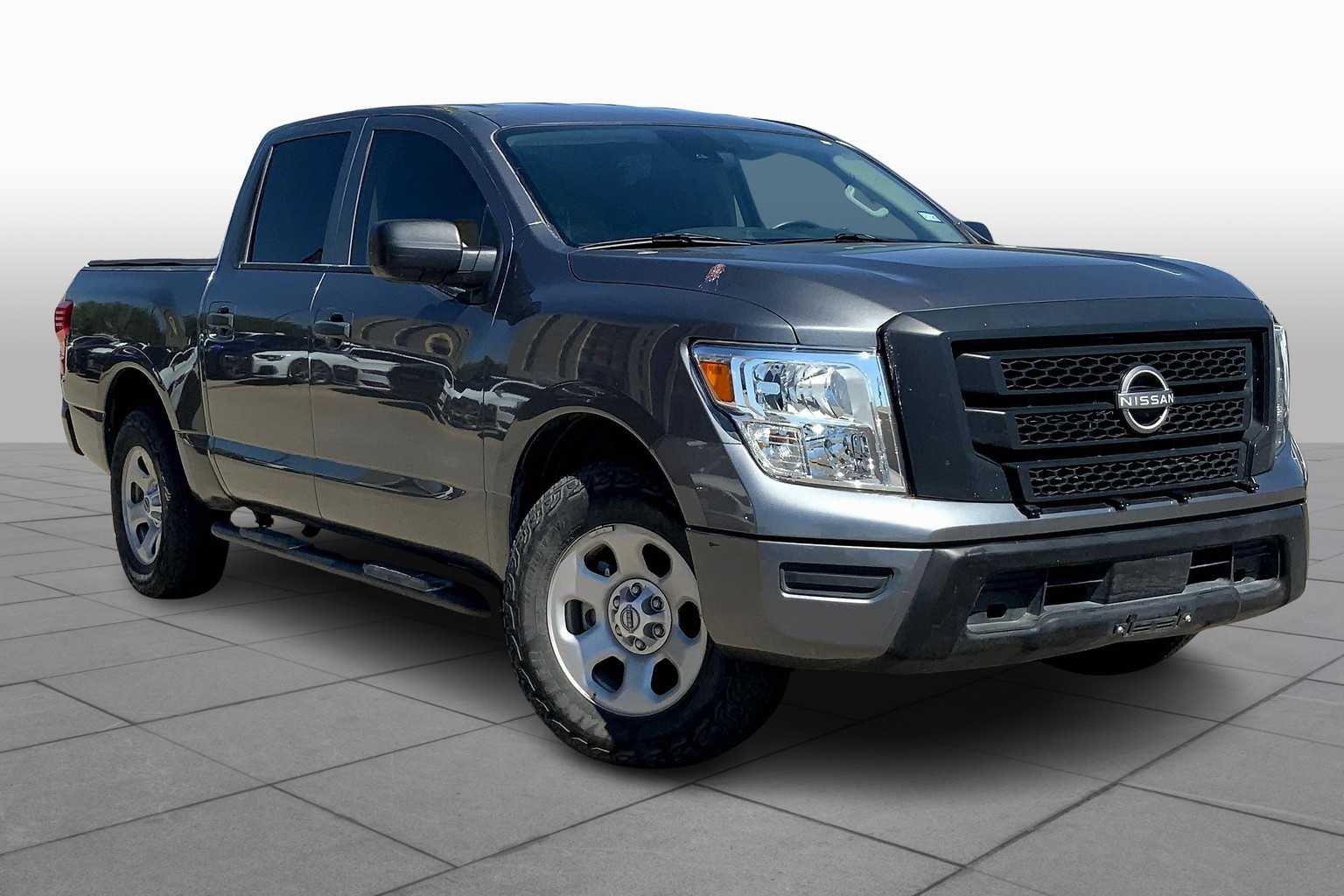 2023 Nissan Titan S Crew Cab photo 2