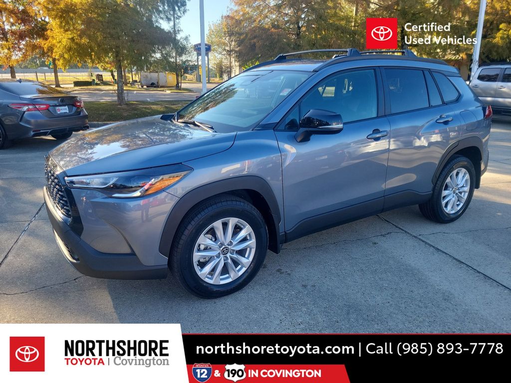 2025 Toyota Corolla Cross LE's photo