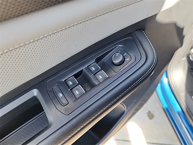 2025 Volkswagen Atlas Cross Sport SEL R-Line photo 9