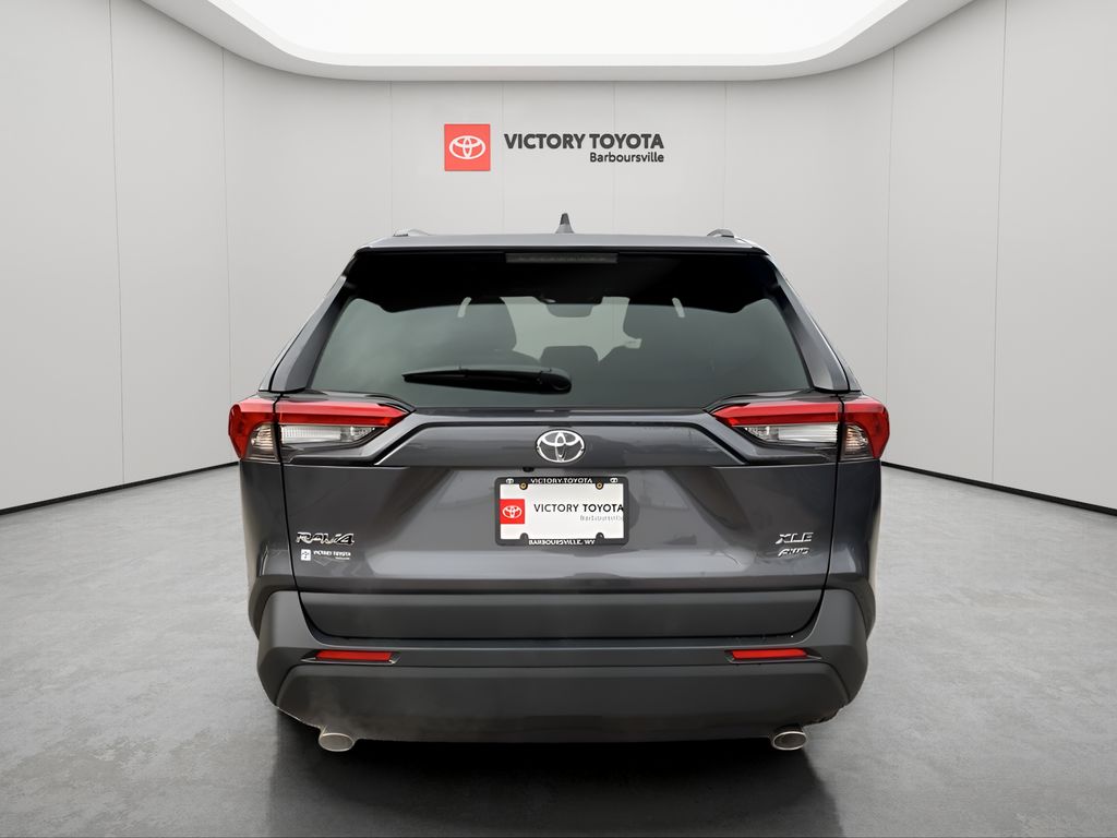 2025 Toyota RAV4 XLE photo 4