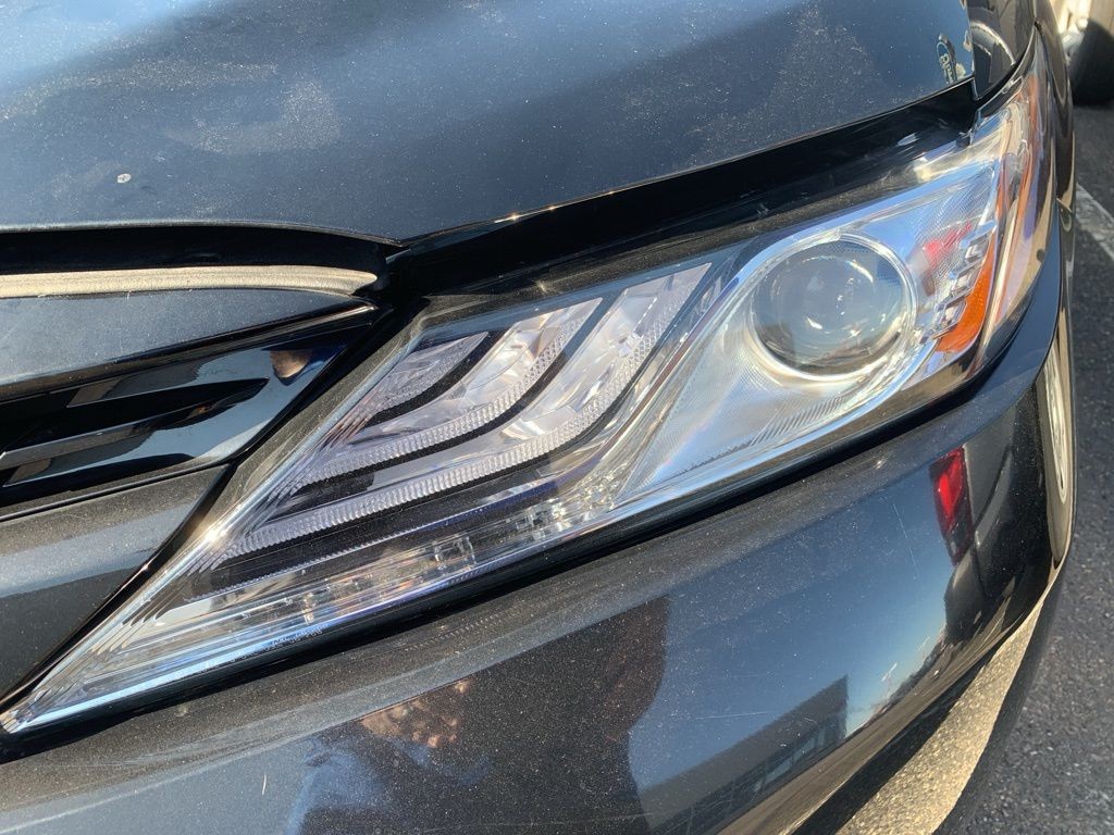 2020 Toyota Camry XLE photo 8