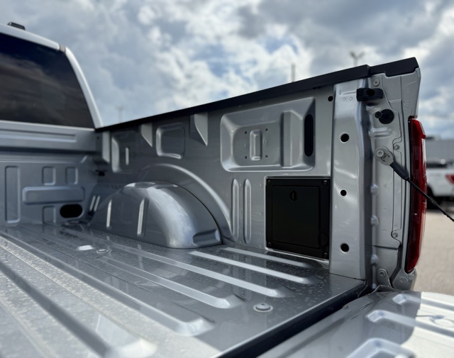 2025 Ford F-150 XLT photo 8