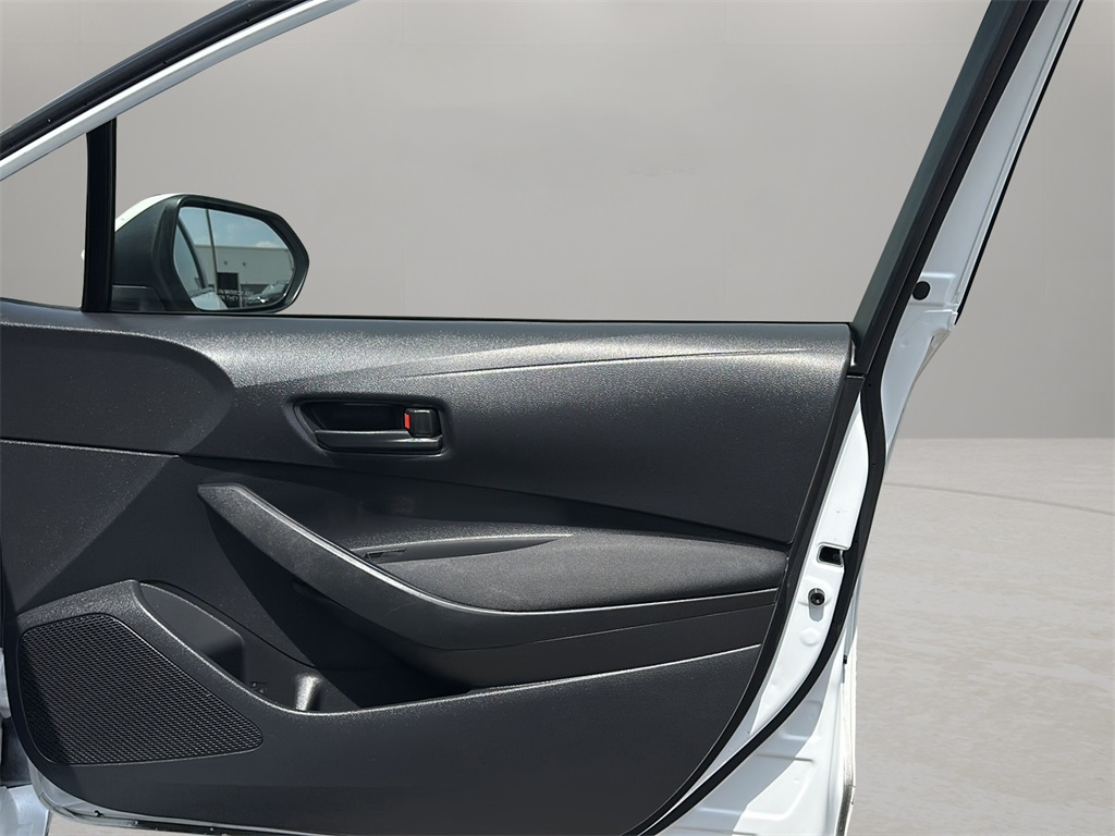 2022 Toyota Corolla LE photo 16