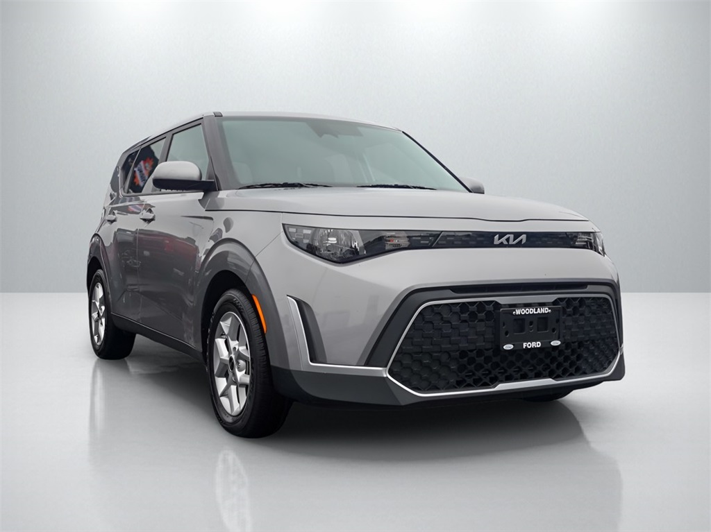 2024 Kia Soul LX's photo