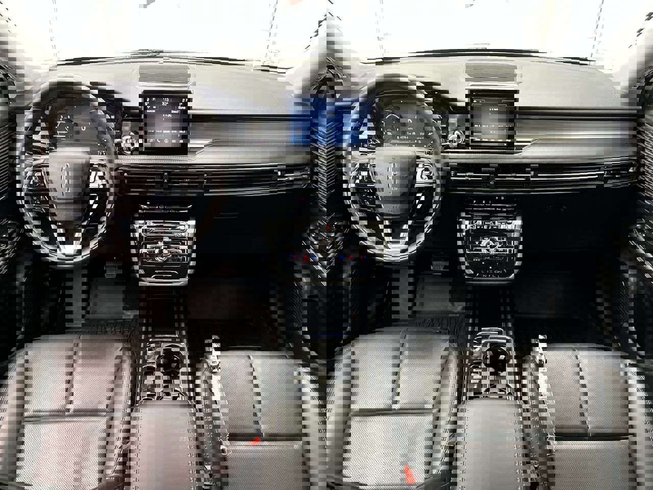 2022 Lincoln Corsair Standard photo 4