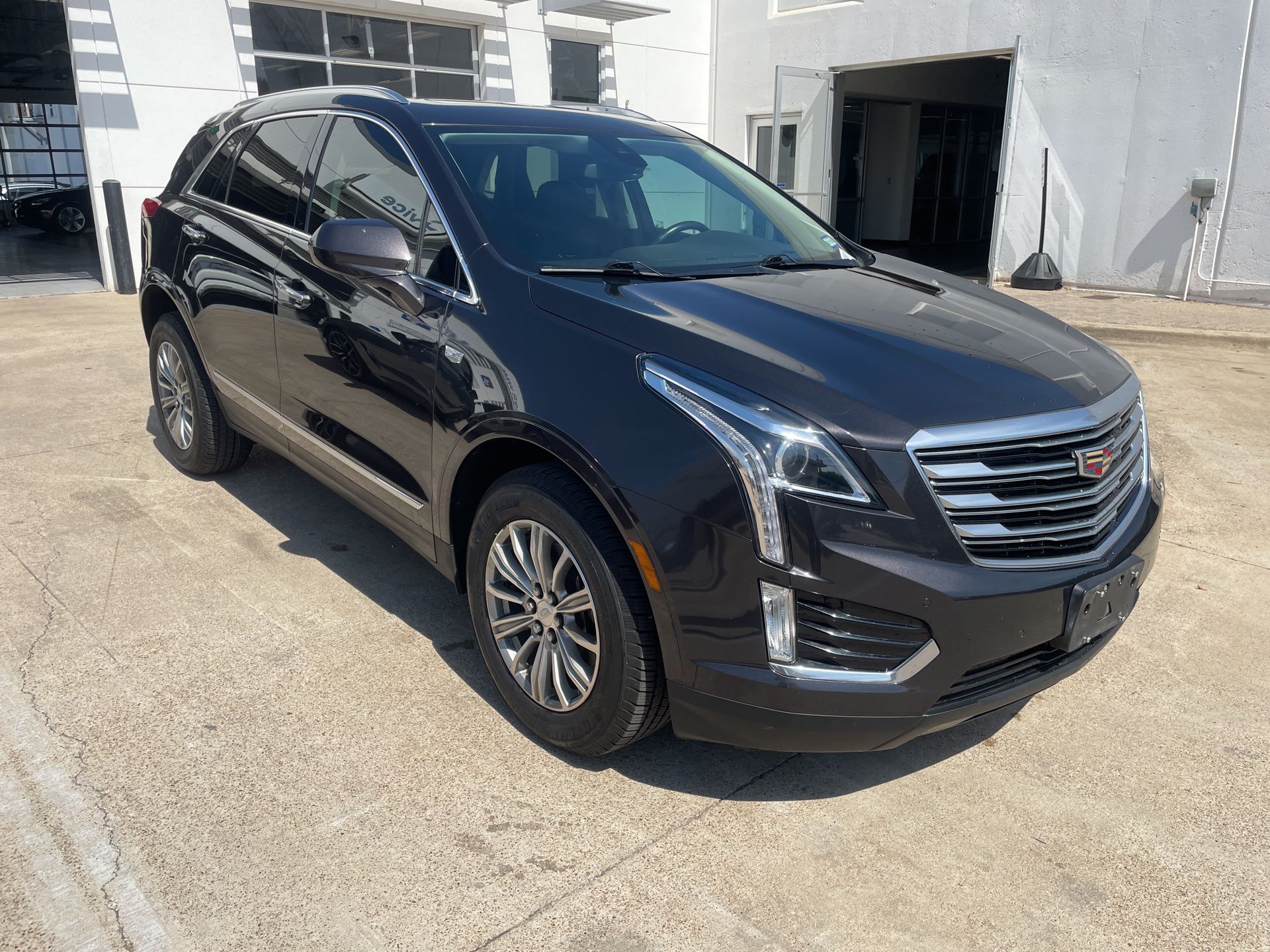 2018 Cadillac XT5 Luxury photo 2