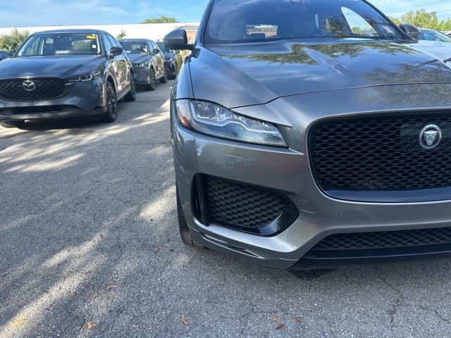 2019 Jaguar F-PACE S photo 3