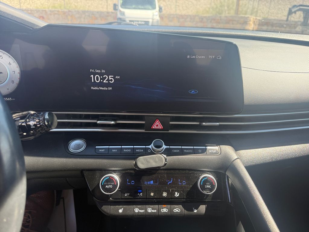 2023 Hyundai Elantra SEL photo 11