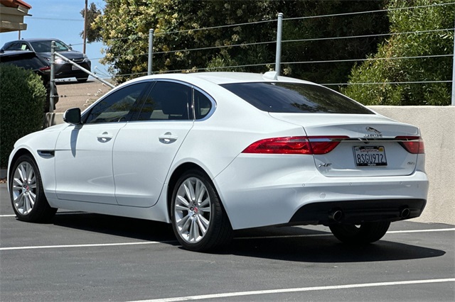 2020 Jaguar XF 25t Prestige photo 3