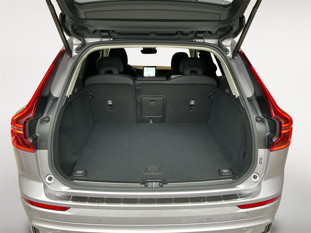 2026 Volvo XC60 B5 Plus photo 11