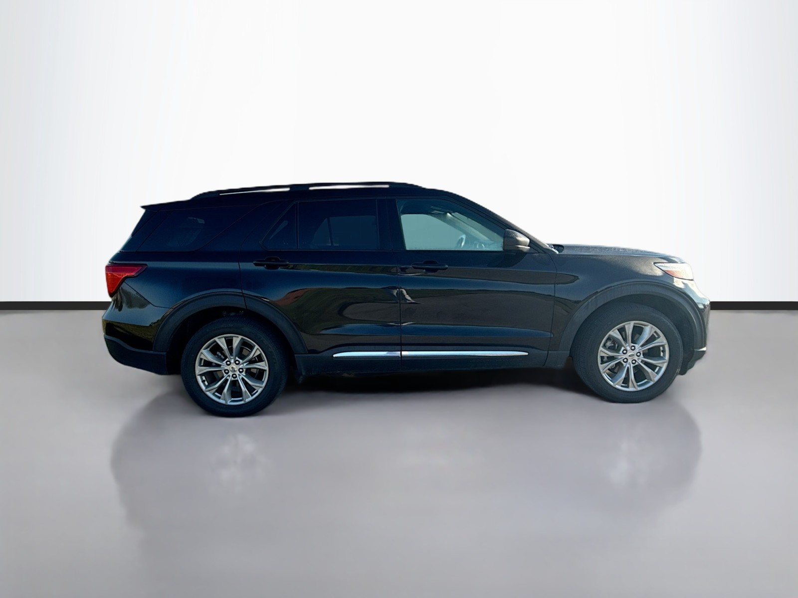 2020 Ford Explorer XLT photo 2