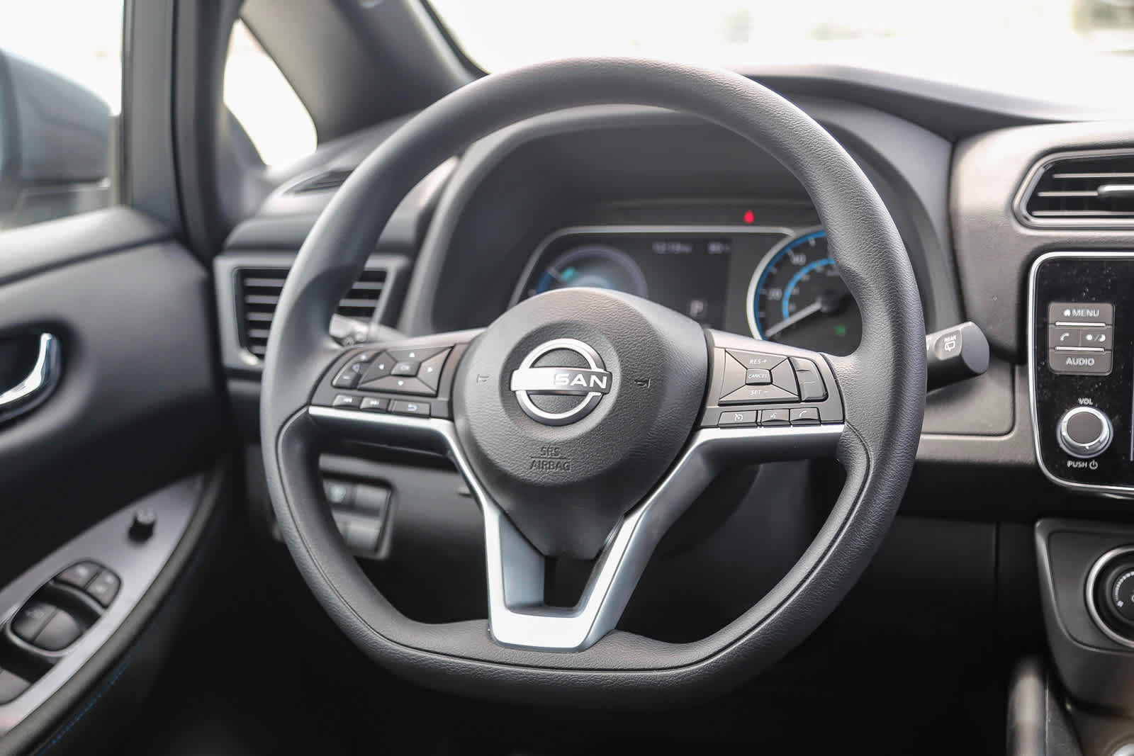 2025 Nissan Leaf S photo 16