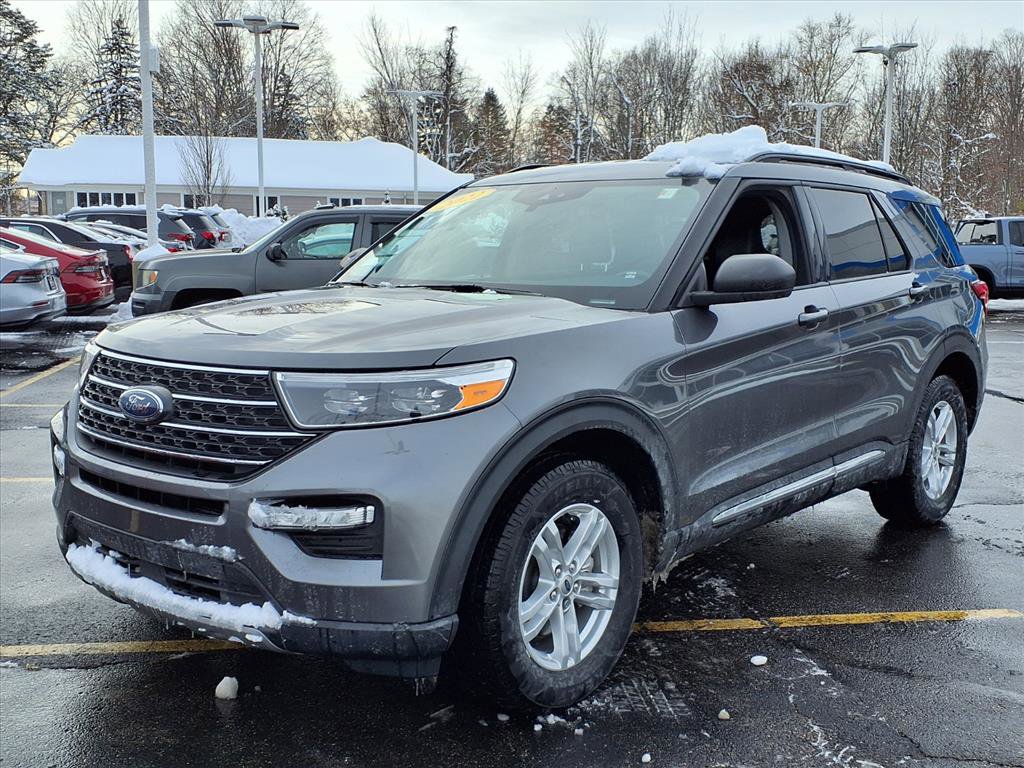 2022 Ford Explorer XLT Sport photo 3