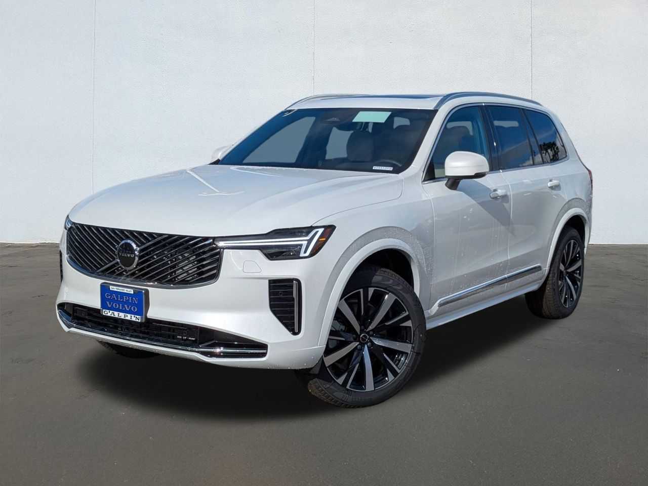 2026 Volvo XC90 Core's photo