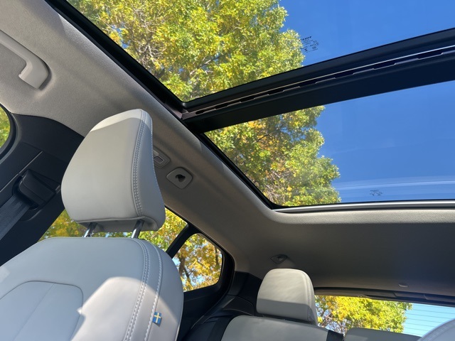 2025 Volvo XC40 Plus photo 28