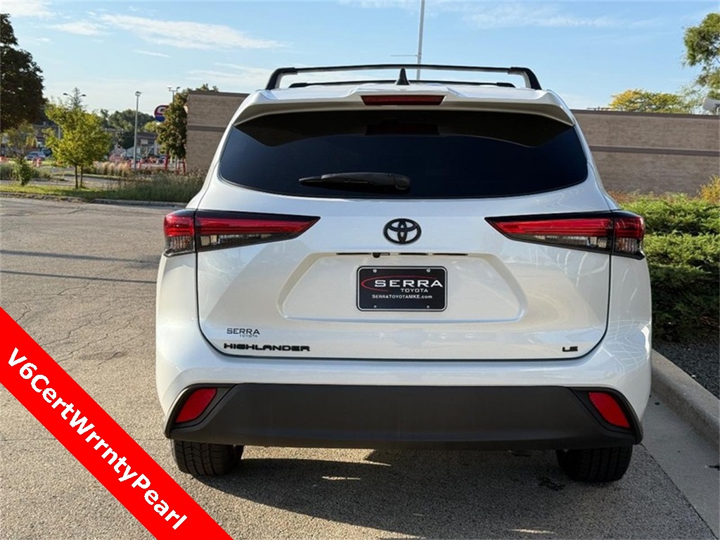 2022 Toyota Highlander LE photo 4