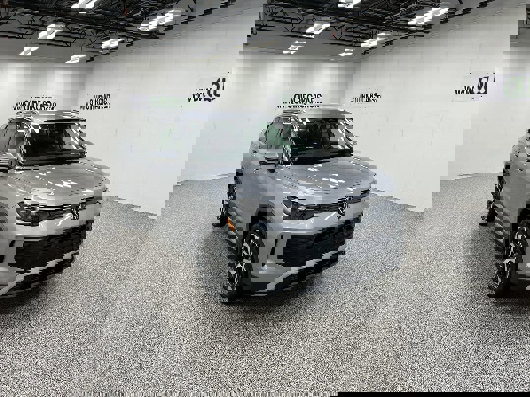 2025 Volkswagen Tiguan SE's photo