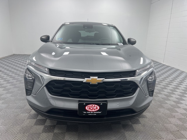 2024 Chevrolet Trax LS photo 3