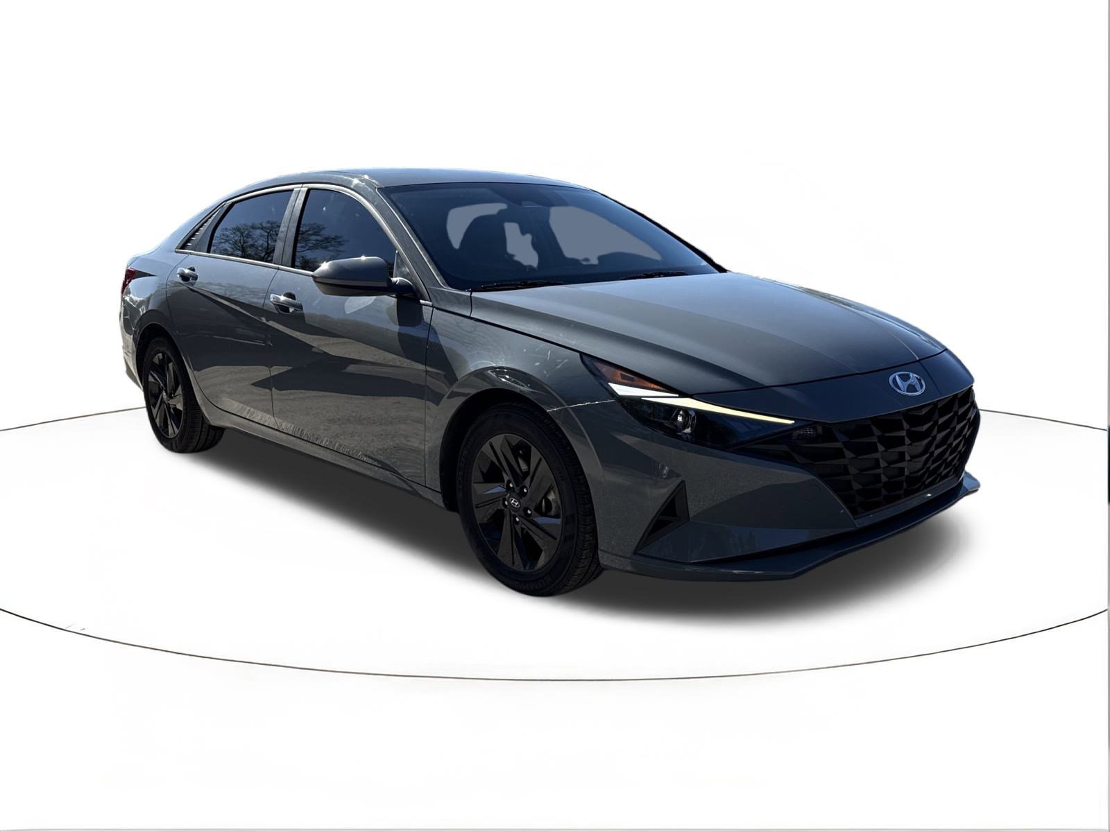 2022 Hyundai Elantra SEL's photo