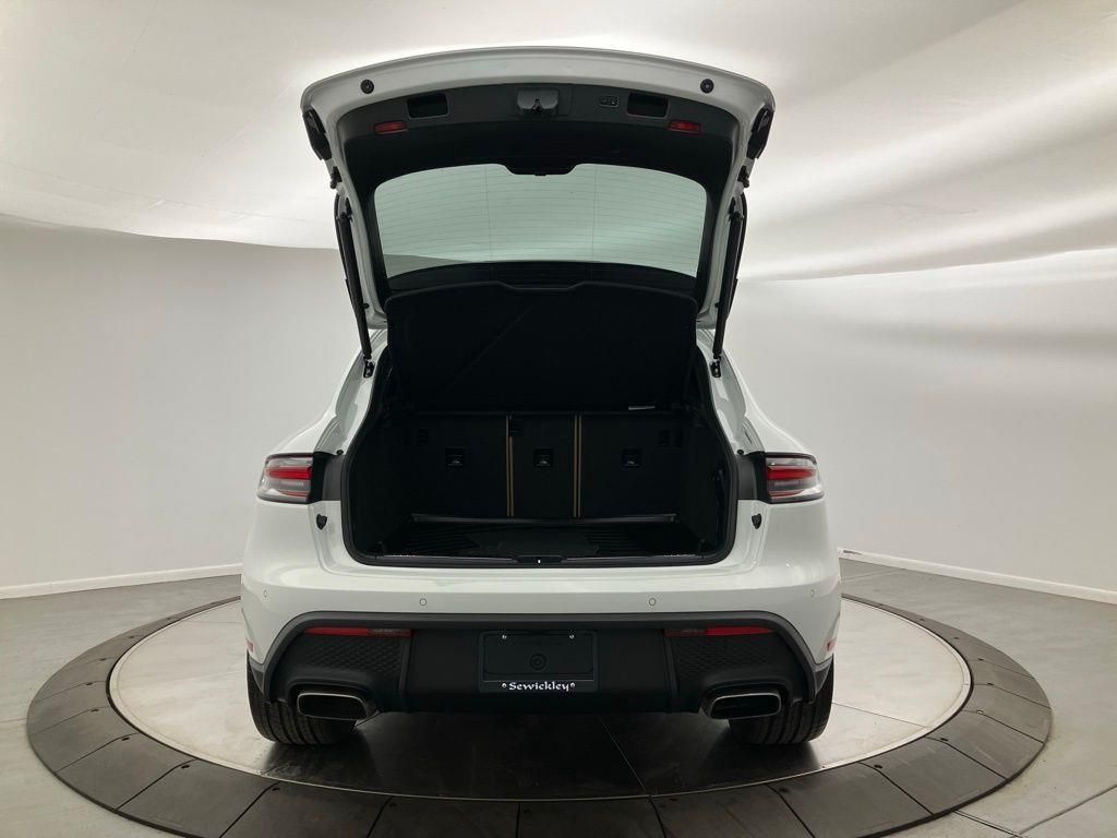 2025 Porsche Macan T photo 11