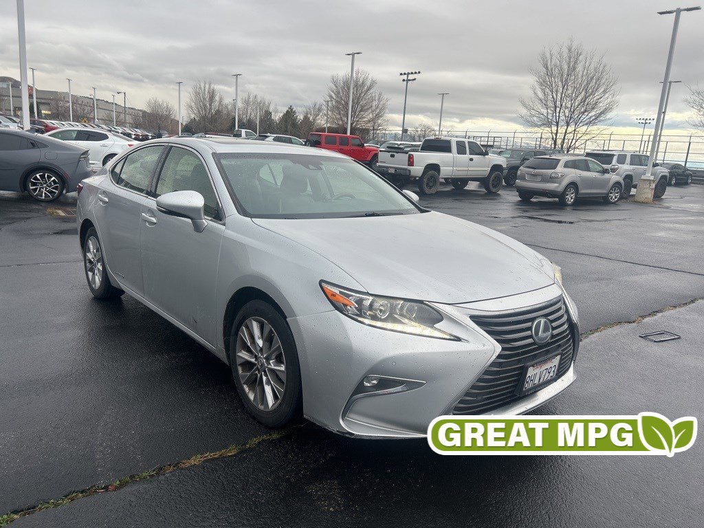 2016 Lexus ES 300h's photo