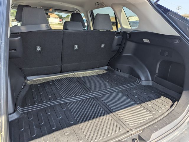 2021 Toyota RAV4 XLE photo 11