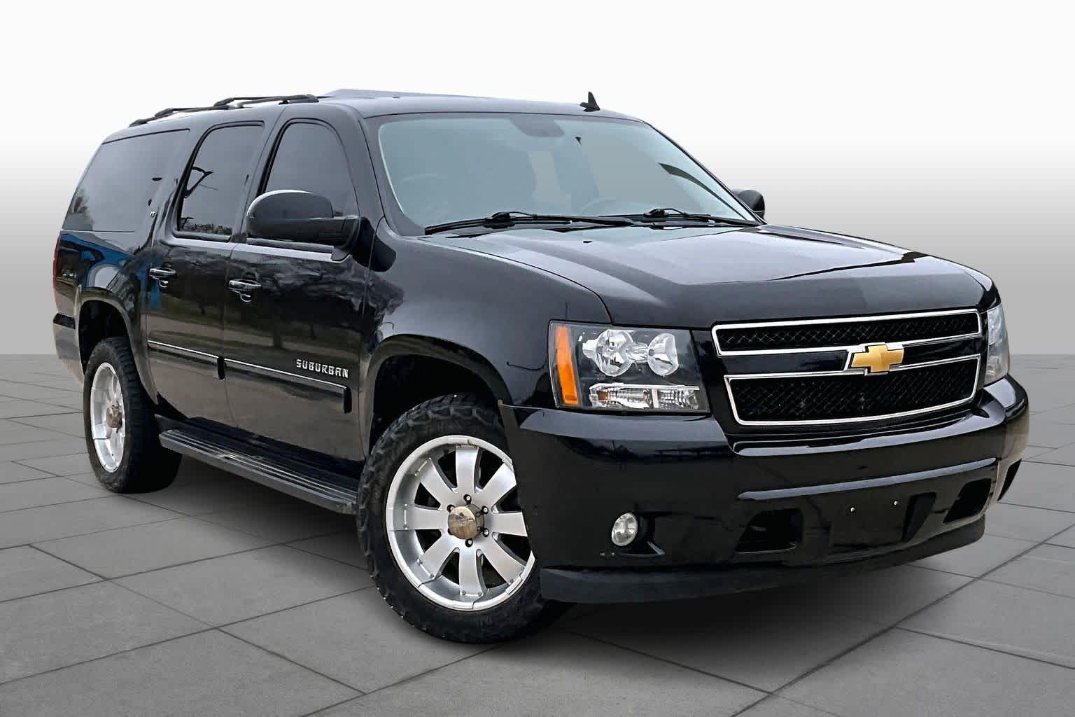 2012 Chevrolet Suburban LT photo 2