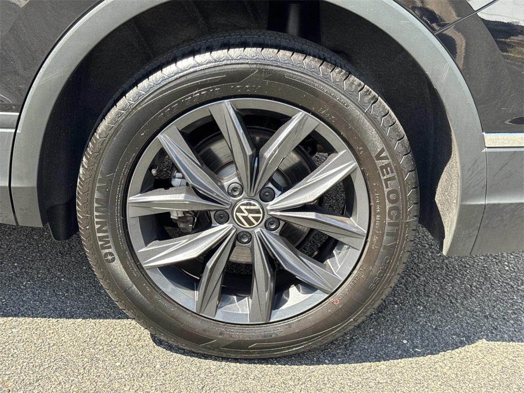 2022 Volkswagen Tiguan SE photo 12