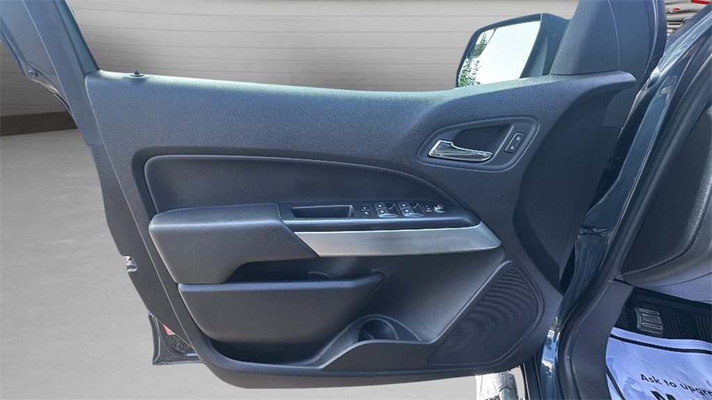 2019 Chevrolet Colorado LT photo 18