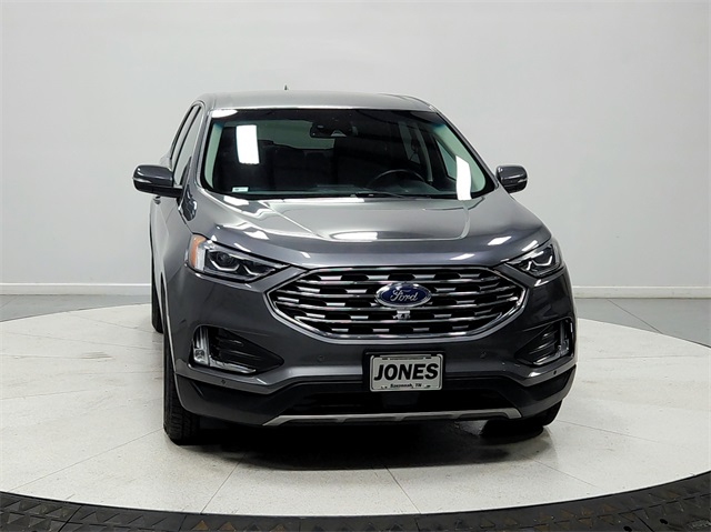 2022 Ford Edge Titanium photo 2