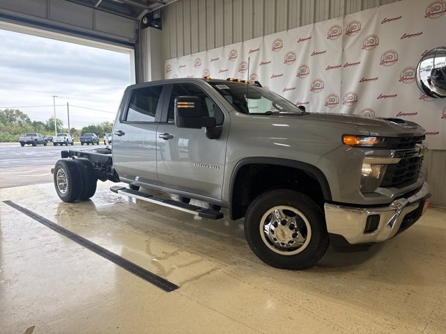 2026 Chevrolet Silverado 3500HD LT photo 2