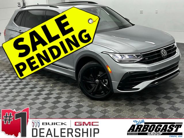 2024 Volkswagen Tiguan SE R-LINE BLACK's photo