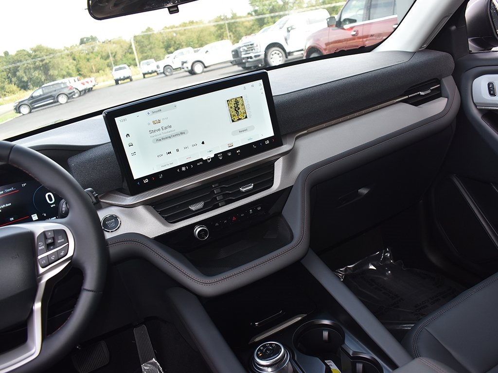2025 Ford Explorer photo 17