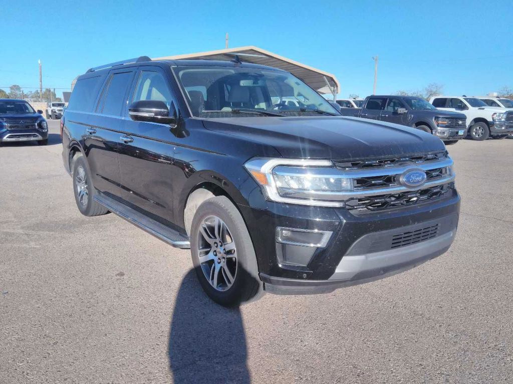 2023 Ford Expedition Limited's photo