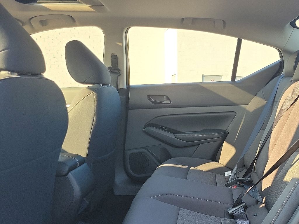 2025 Nissan Altima 2.5 SV photo 5