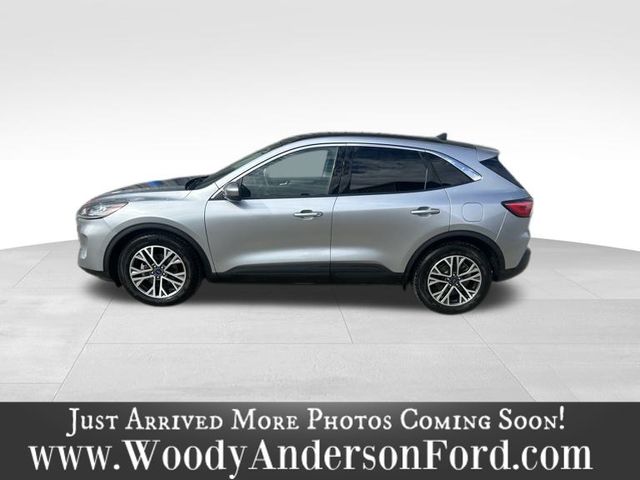 2022 Ford Escape SEL photo 2