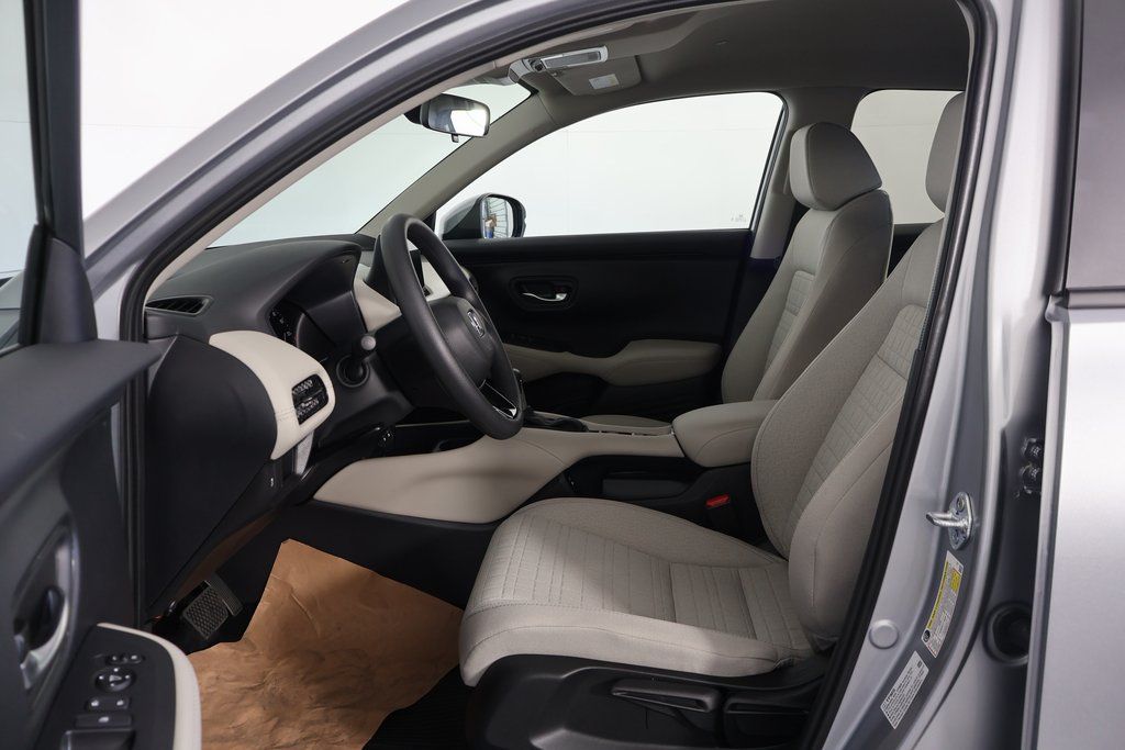 2026 Honda HR-V LX photo 4