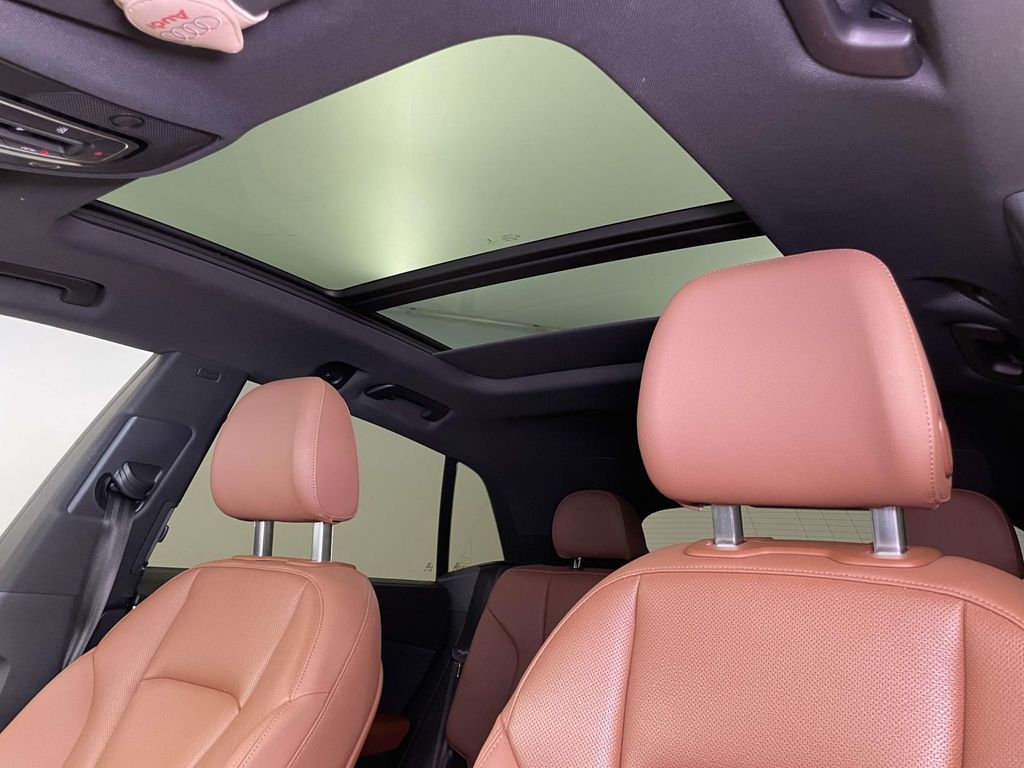 2020 Audi Q8 55 Prestige photo 17