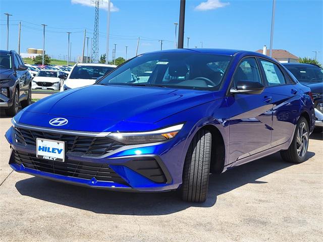 2025 Hyundai Elantra SEL Sport photo 2